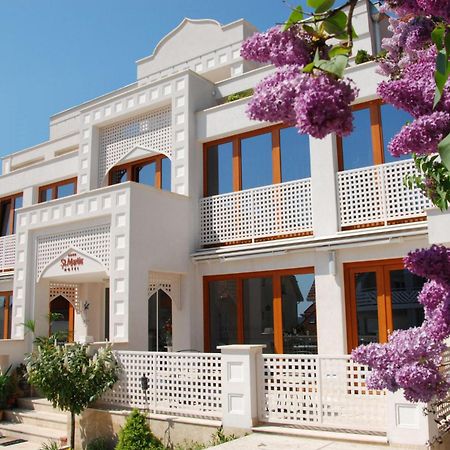Amira Boutique Hotel Heviz Wellness & Spa Bagian luar foto